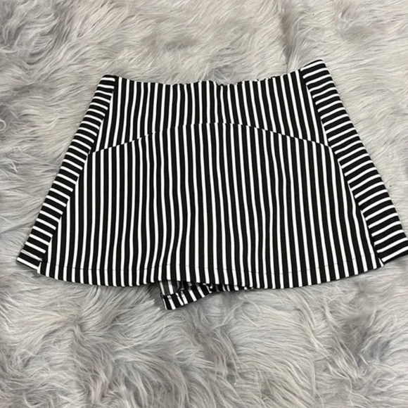 🆕 DONT ASK WHY MADE IN ITALY Striped Panel Skort Size Small - Picture 6 of 7